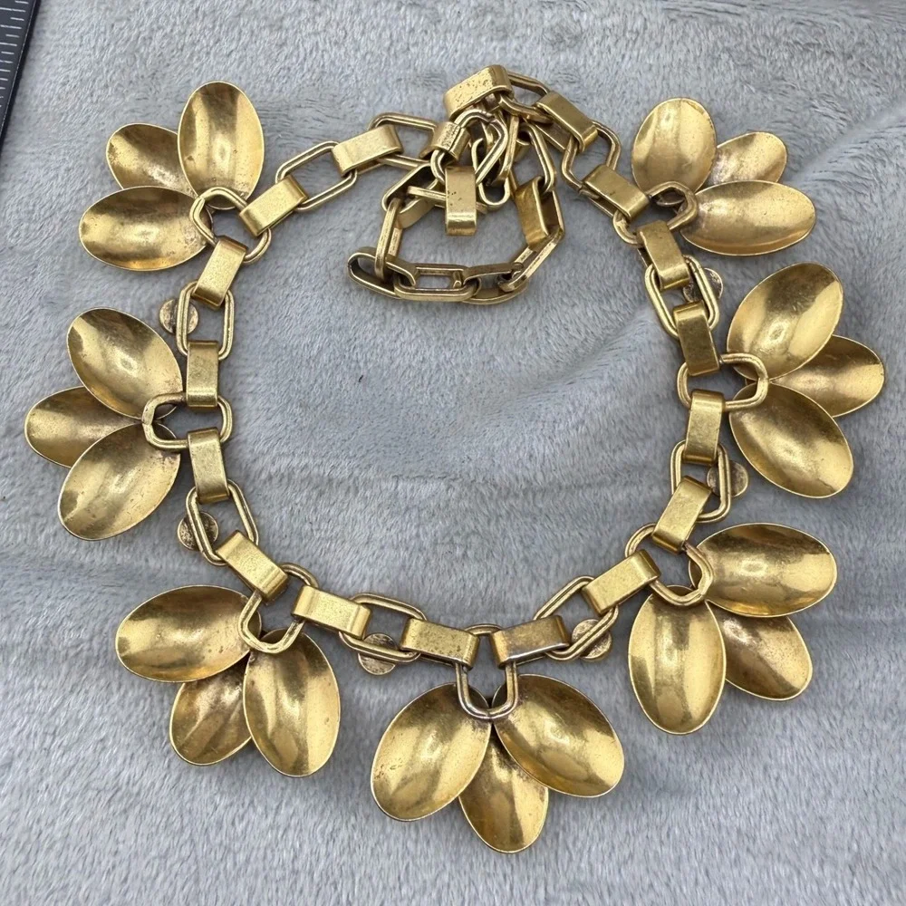 Stella And Dot Necklace Gold Tone Statement Signed Hazel Flower 16”